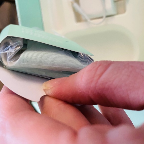 SOLD Owlet Smart Sock 2 - Picture 4 of 8